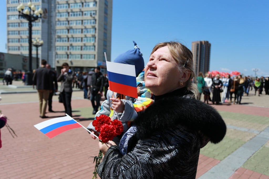 Тысячи хабаровчан пронесли фотографии свои предков - ветеранов в дань светлой памяти, Фото с места события собственное