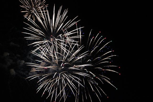 Огненные цветы в небе, Фото с места события собственное