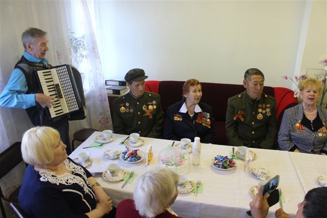 Ветераны поют горячо любимую в Китае русскую песню про Катюшу, Фото с места события собственное