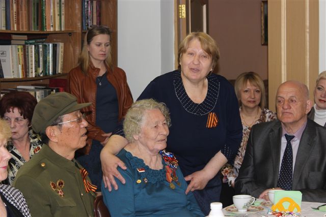 Участникам встречи представляют Клавдию Привольневу, Фото с места события собственное