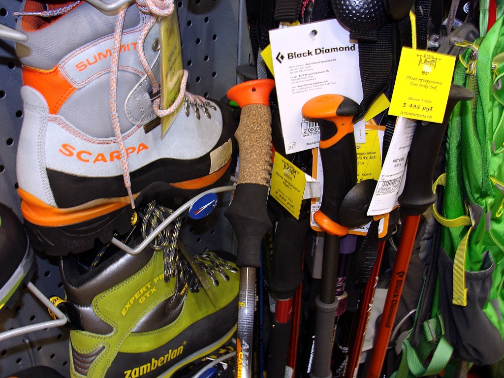 "Тибет", магазин для путешественников, трекинговые палки, Фото с места события собственное