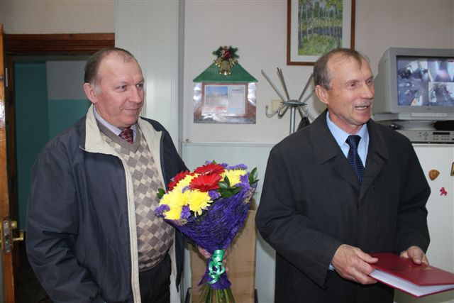 Легенда биробиджанской промышленности Яков Шнайдерман отметил 85-летие на рабочем месте, Фото с места события собственное