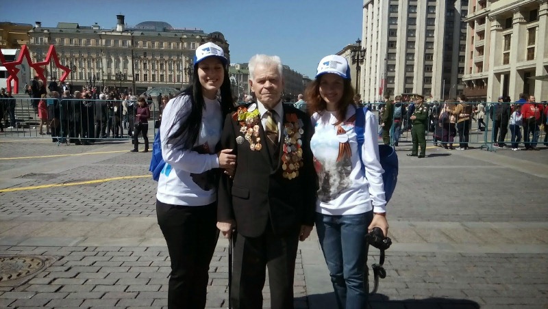 Волонтеры ЕАО приняли участие в праздновании Дня Победы в Москве, Фото с места события из других источников