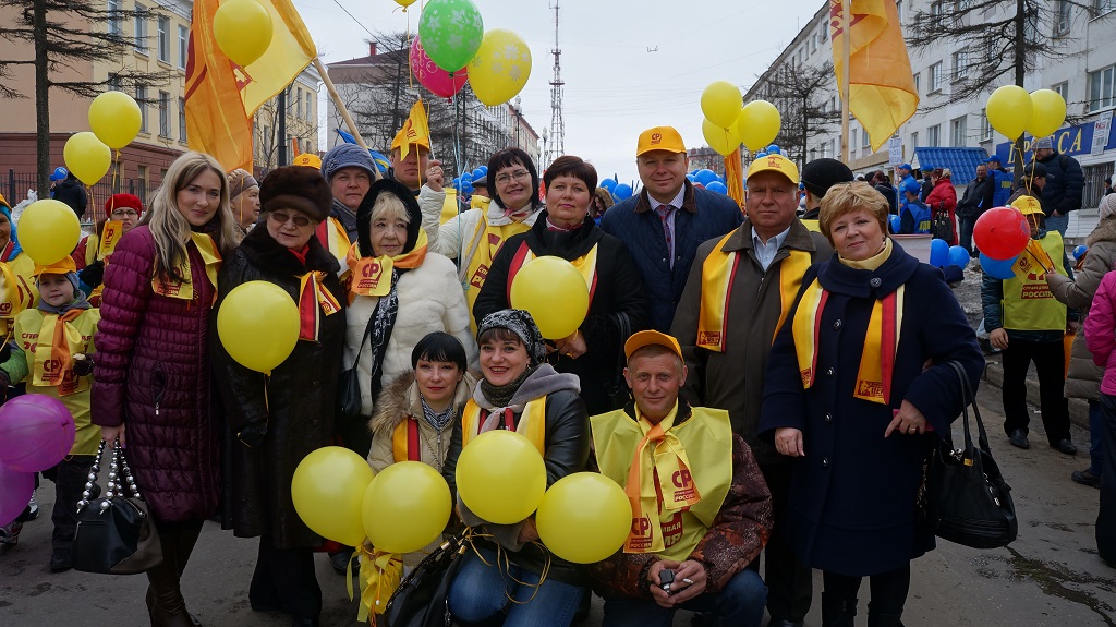 Игорь Новиков с партийцами, оставить навсегда