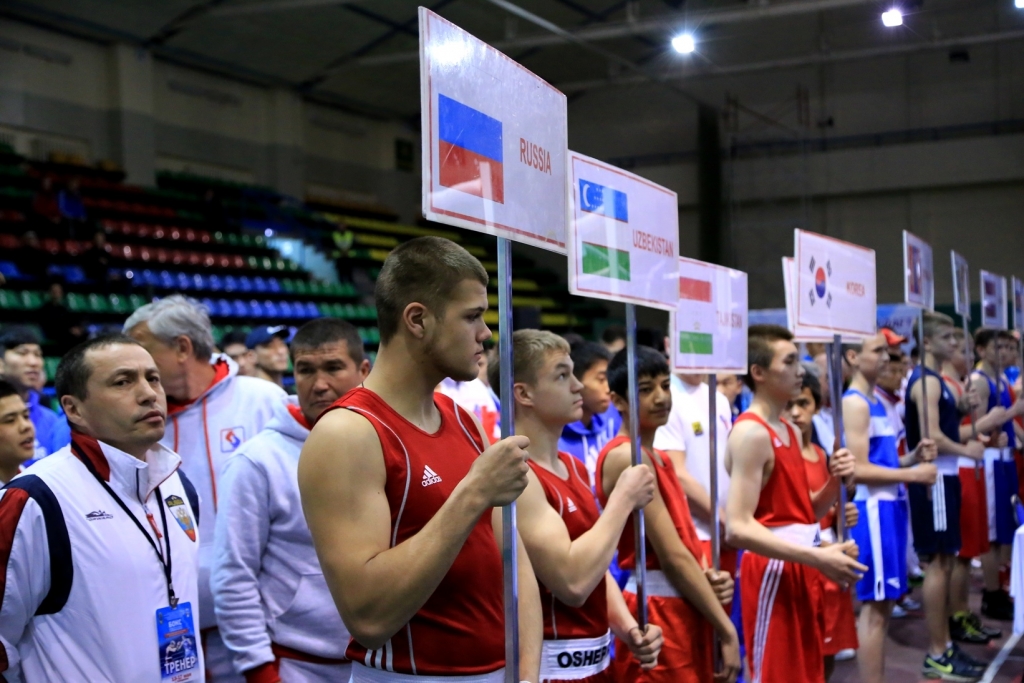 Падали, но поднимались: Сильнейшие боксеры из 20 стран показали хабаровчанам первую кровь