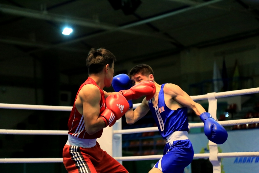 Падали, но поднимались: Сильнейшие боксеры из 20 стран показали хабаровчанам первую кровь