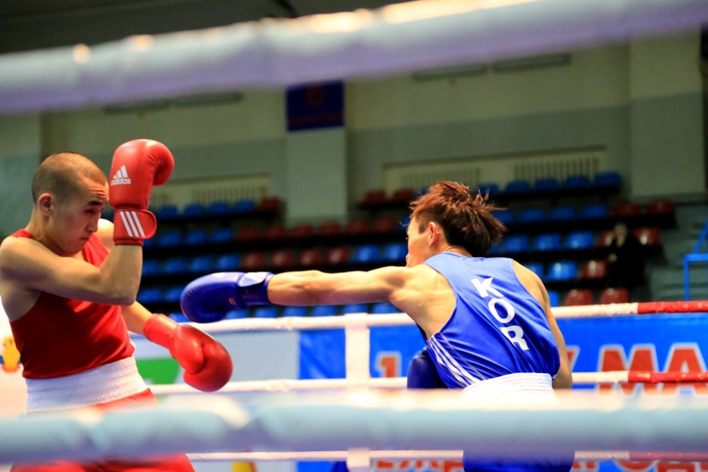 Падали, но поднимались: Сильнейшие боксеры из 20 стран показали хабаровчанам первую кровь