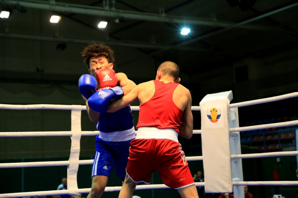 Падали, но поднимались: Сильнейшие боксеры из 20 стран показали хабаровчанам первую кровь