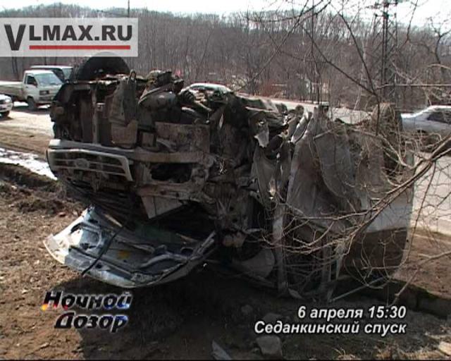 В пригороде Владивостока на дорожных ямах перевернулся микроавтобус Ночной Дозор
