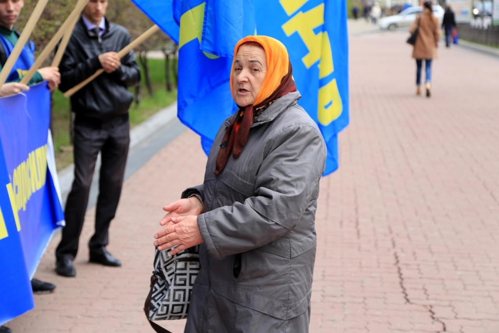 "Позор!" кричали у стен Закдумы Хабаровского края во время отмены прямых выборов