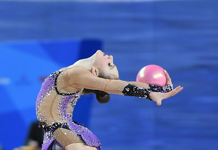 Ведущая гимнастка Магаданской области Светлана Никишова заняла первое место в упражнении с обручем