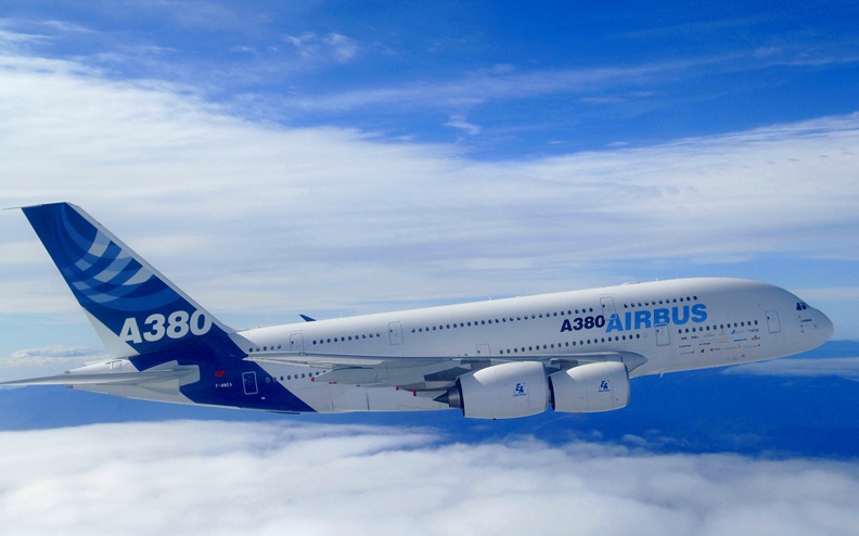 Как выглядит внутри самый большой в мире пассажирский самолет Airbus A380?