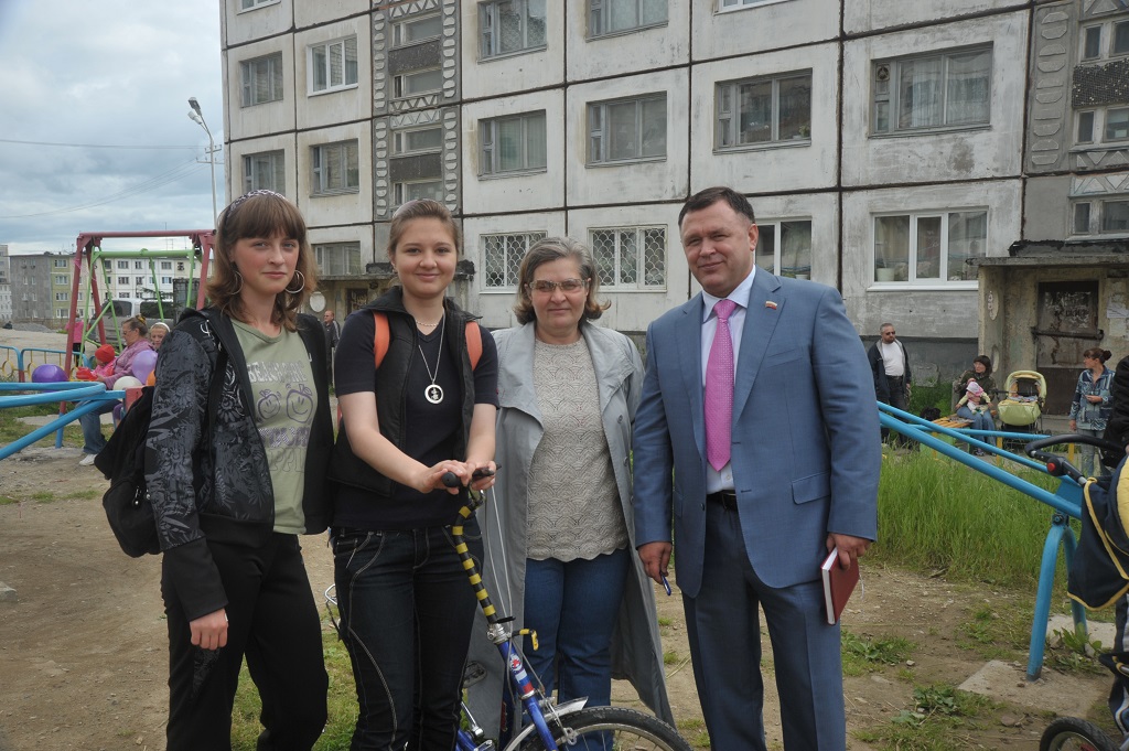 Баллотироваться на сентябрьских выборах 2015 года депутат будет на 6 городской округ