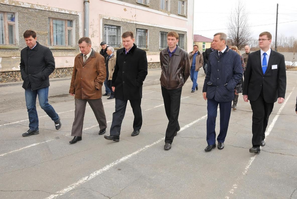 Выездное совещание на объекте провел мэр Магадана Сергей Абрамов