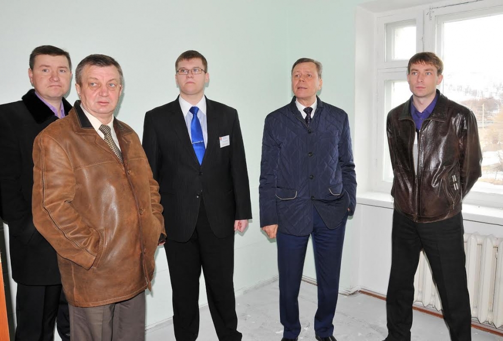 Выездное совещание на объекте провел мэр Магадана Сергей Абрамов