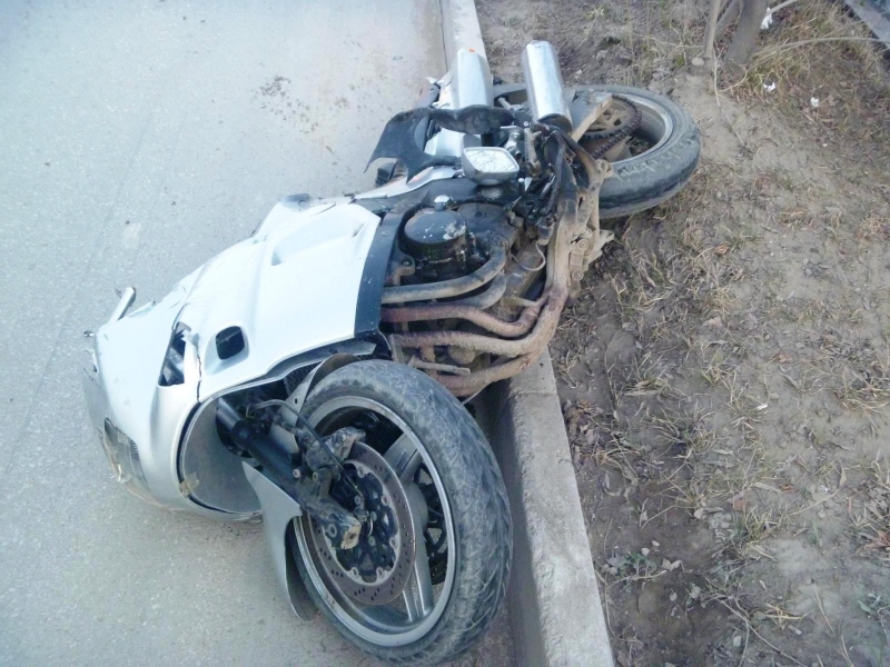 Молодой байкер получил серьезные травмы в ДТП по вине автомобилиста в Якутске