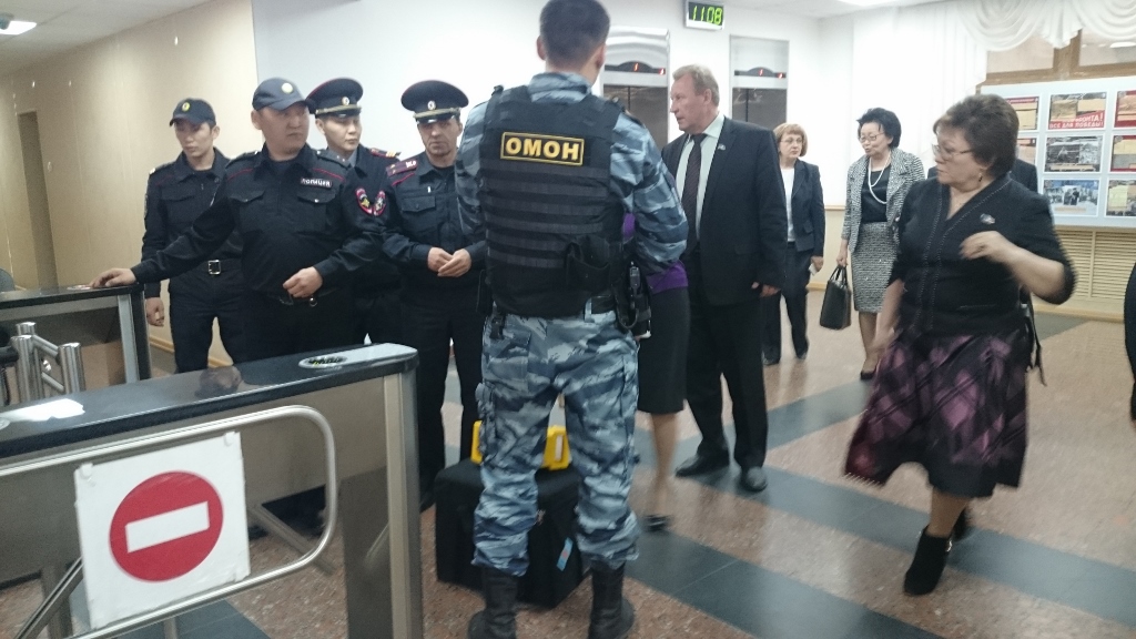 Из-за угрозы теракта эвакуировали людей из здания Госсобрания Ил Тумэн