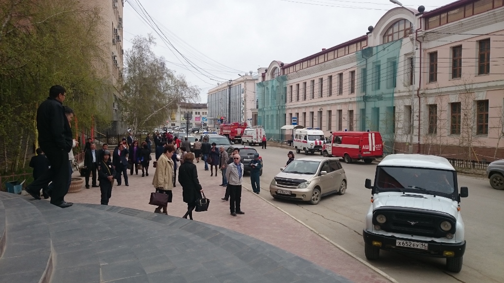 Из-за угрозы теракта эвакуировали людей из здания Госсобрания Ил Тумэн