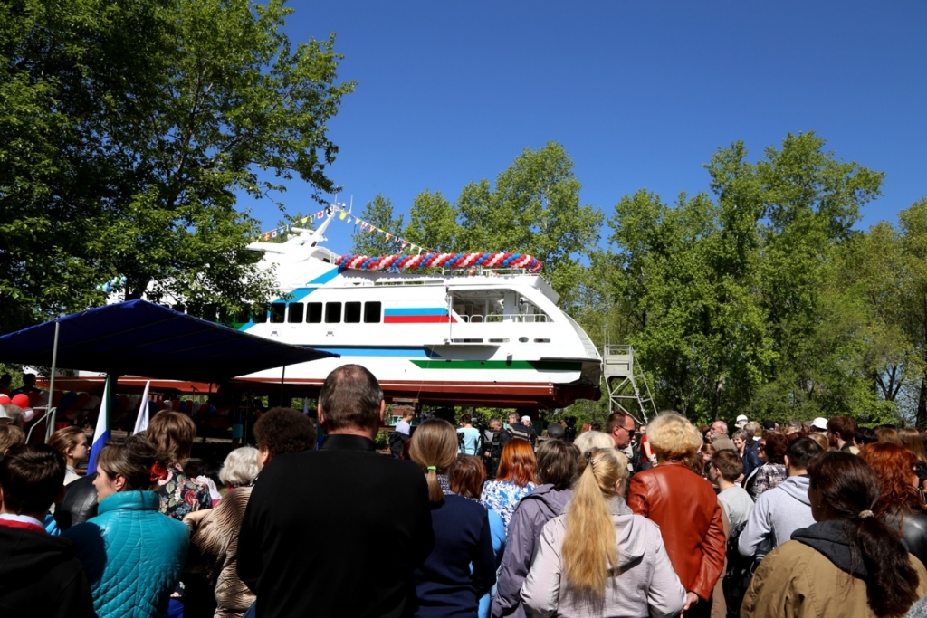 Быстроходное пассажирское судно спустили на воду в Хабаровске