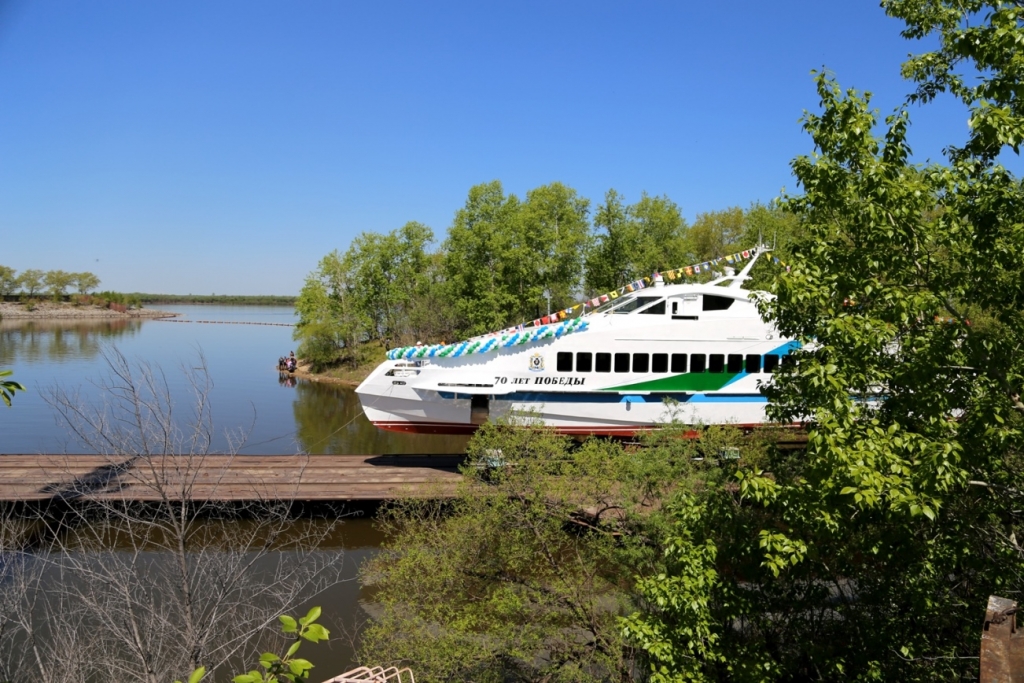 Быстроходное пассажирское судно спустили на воду в Хабаровске