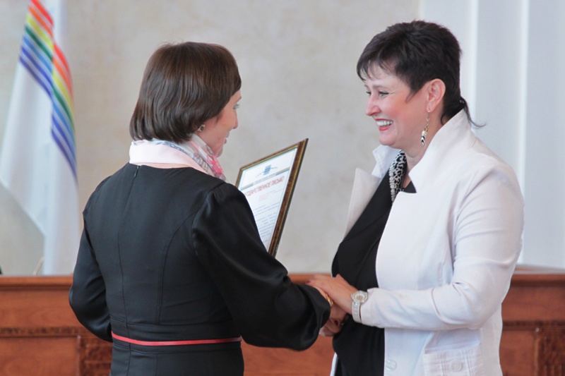 Награду получает Ольга Алексеенко