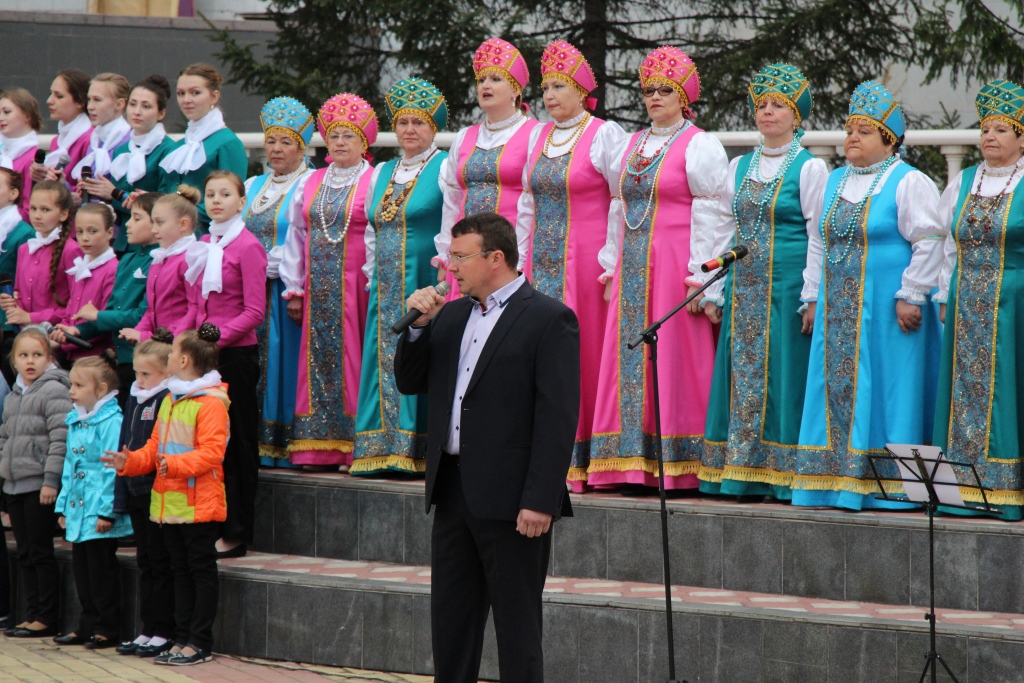 Песню "День Победы" исполняли все участники