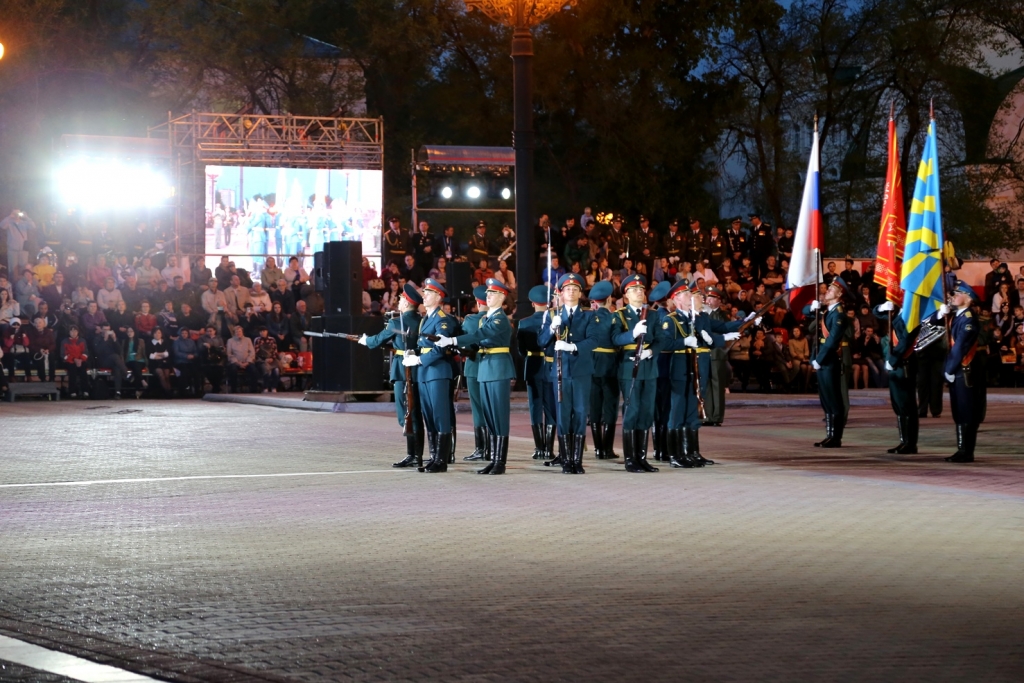 Военные оркестры от души повеселили хабаровчан на фестивале "Амурские волны"