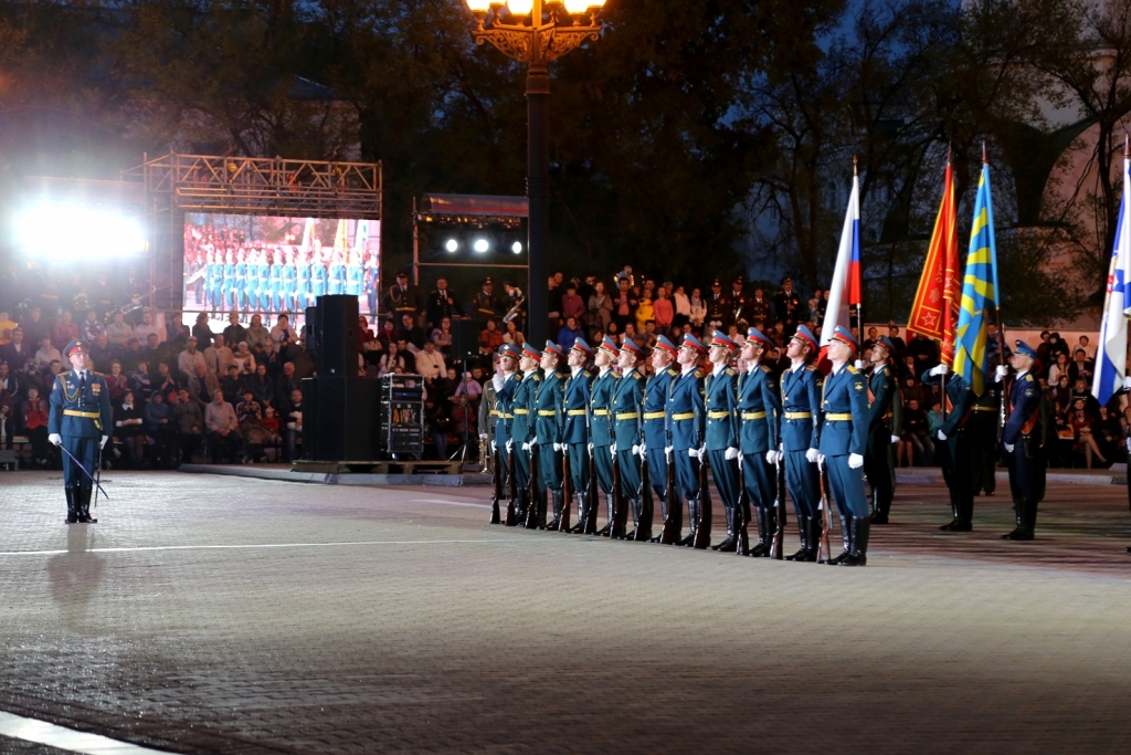 Военные оркестры от души повеселили хабаровчан на фестивале "Амурские волны"