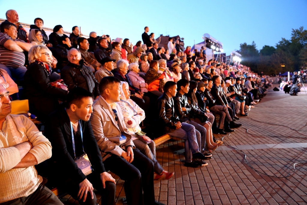 Военные оркестры от души повеселили хабаровчан на фестивале "Амурские волны"
