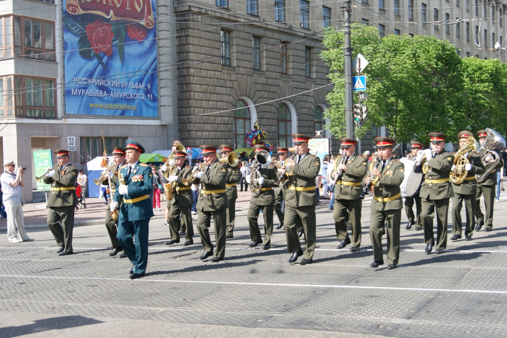 Выходные в Хабаровске: праздничное шествие, парад военных оркестров, покатушки и фейерверк