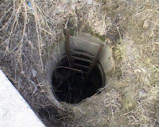 Пьяный житель Владивостока упал в канализационный люк Автопатруль