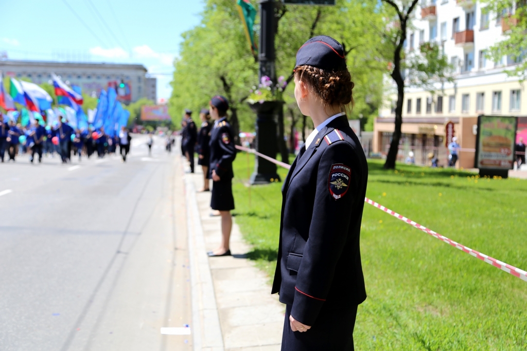 Мальвины, велосипедисты и чирлидерши вышли поздравить город с Днем рождения