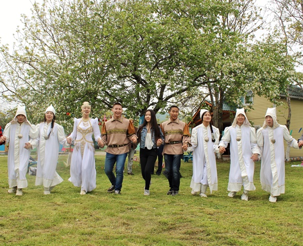 Якутский национальный праздник Ысыах отметили на берегу Японского моря