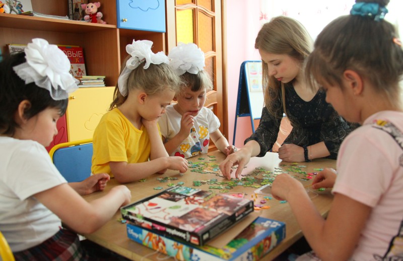 Александр Левинталь посетил учреждения социальной сферы