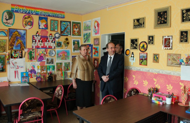 Александр Левинталь посетил учреждения социальной сферы