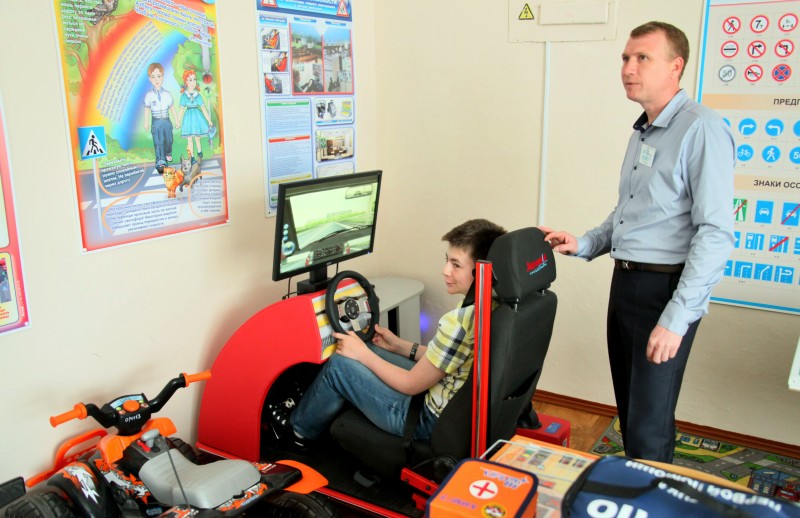 Александр Левинталь посетил учреждения социальной сферы