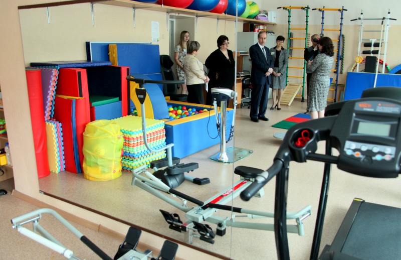 Александр Левинталь посетил учреждения социальной сферы