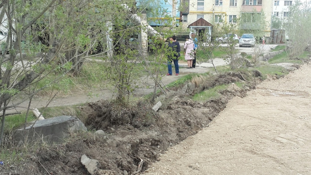 Дорожники начали расширять дорогу на улице Ярославского в Якутске