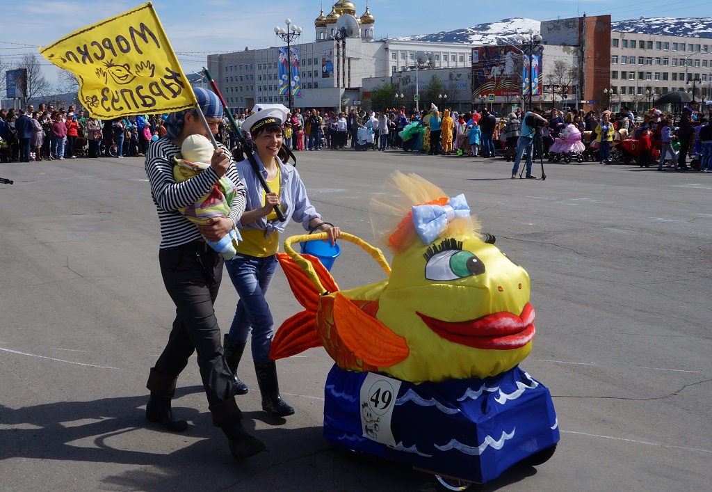 Сегодня 55 семей областного центра приняли участие в городском смотре-конкурсе "Карапуз-2015"