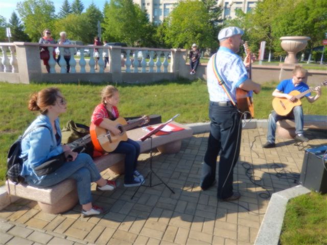 Где поэзия, там и гитара