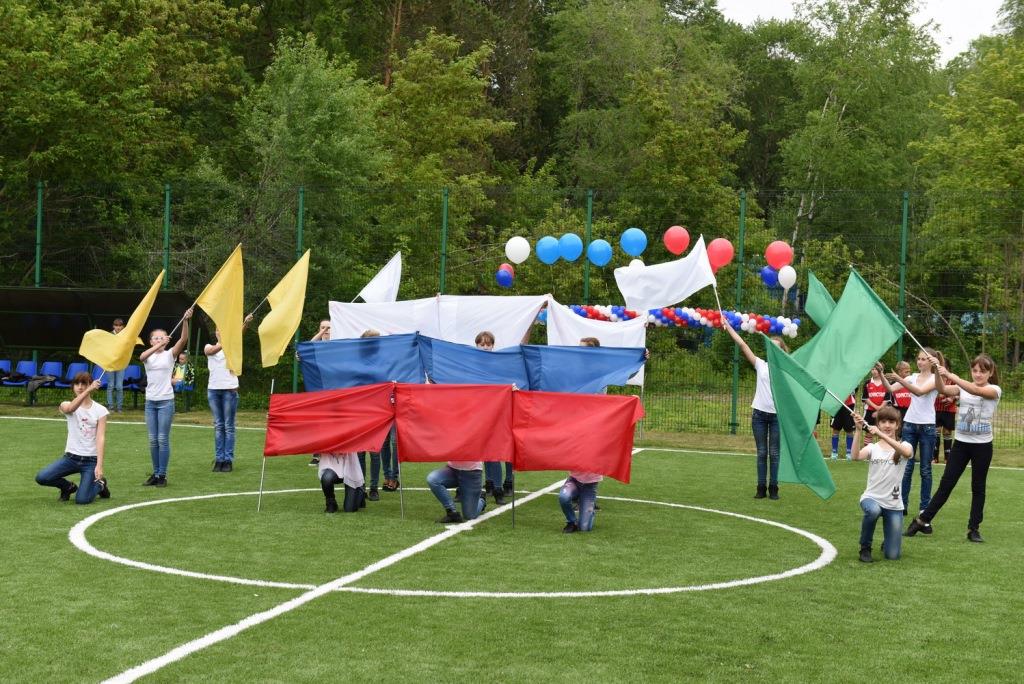 Открытие стадиона в Кавалерово: выступают юные спортсмены 