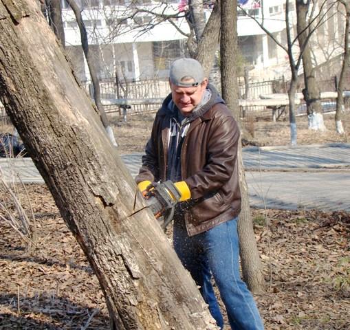 Губернатор Приморья Сергей Дарькин принял участие в общекраевом субботнике РИА PrimaMedia