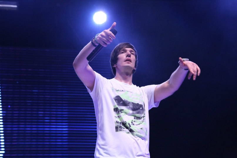 Популярная группа 5Sta Family устроила для хабаровских выпускников незабываемое шоу