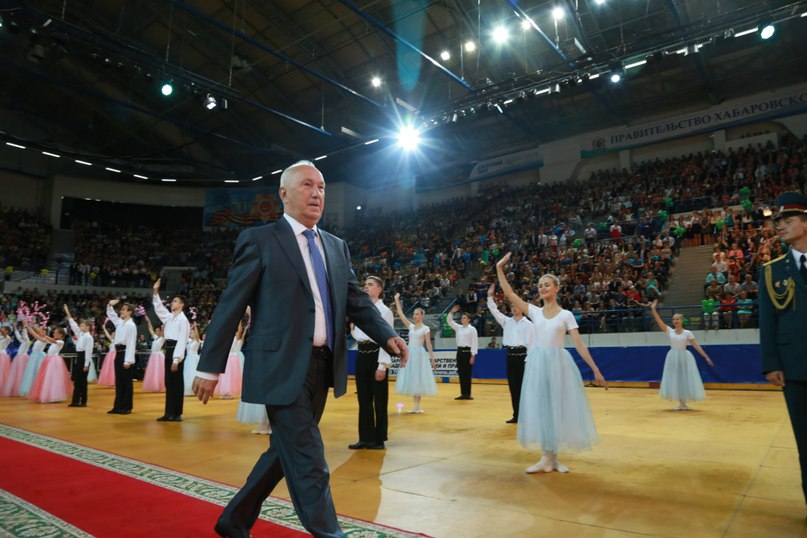 Популярная группа 5Sta Family устроила для хабаровских выпускников незабываемое шоу