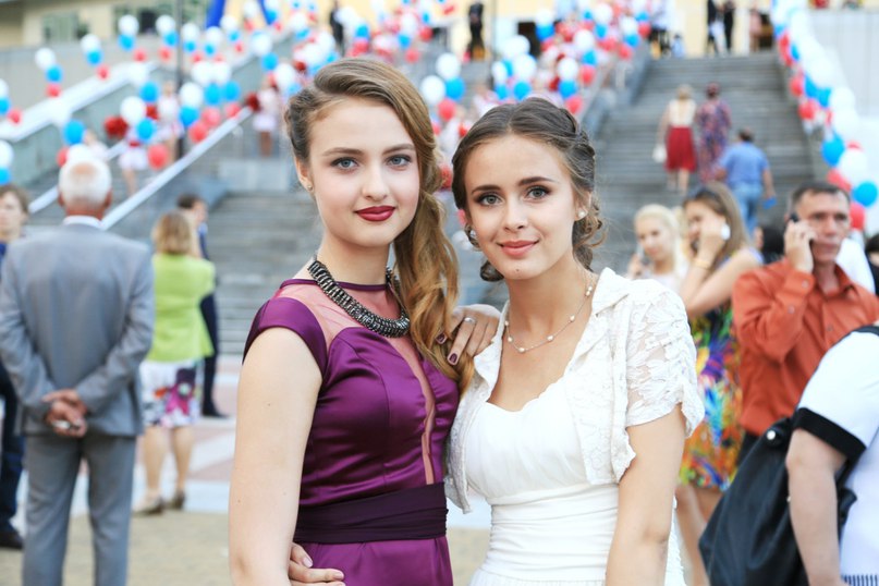 Популярная группа 5Sta Family устроила для хабаровских выпускников незабываемое шоу