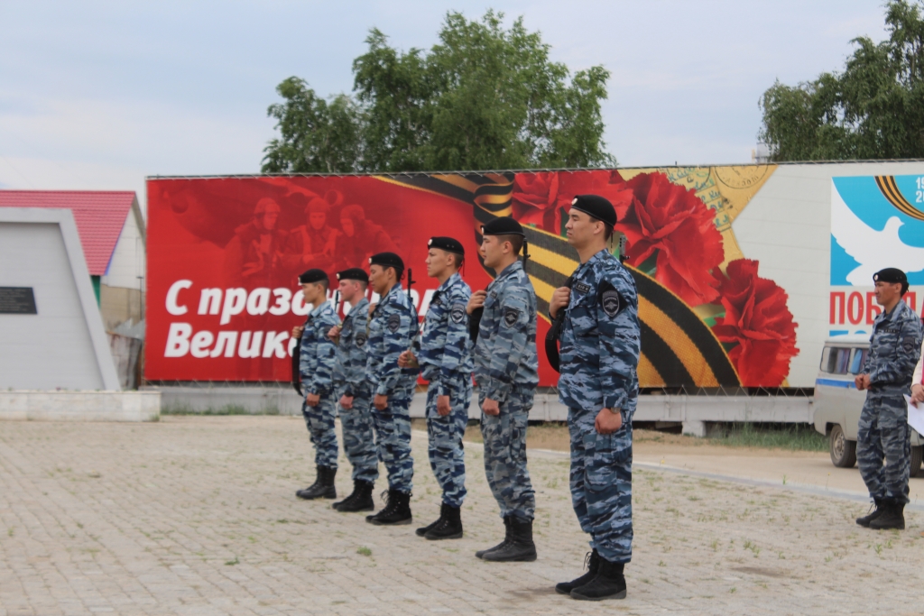 Почтить память павших в годы ВОВ пришли сотни якутян