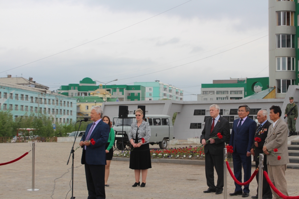 Почтить память павших в годы ВОВ пришли сотни якутян