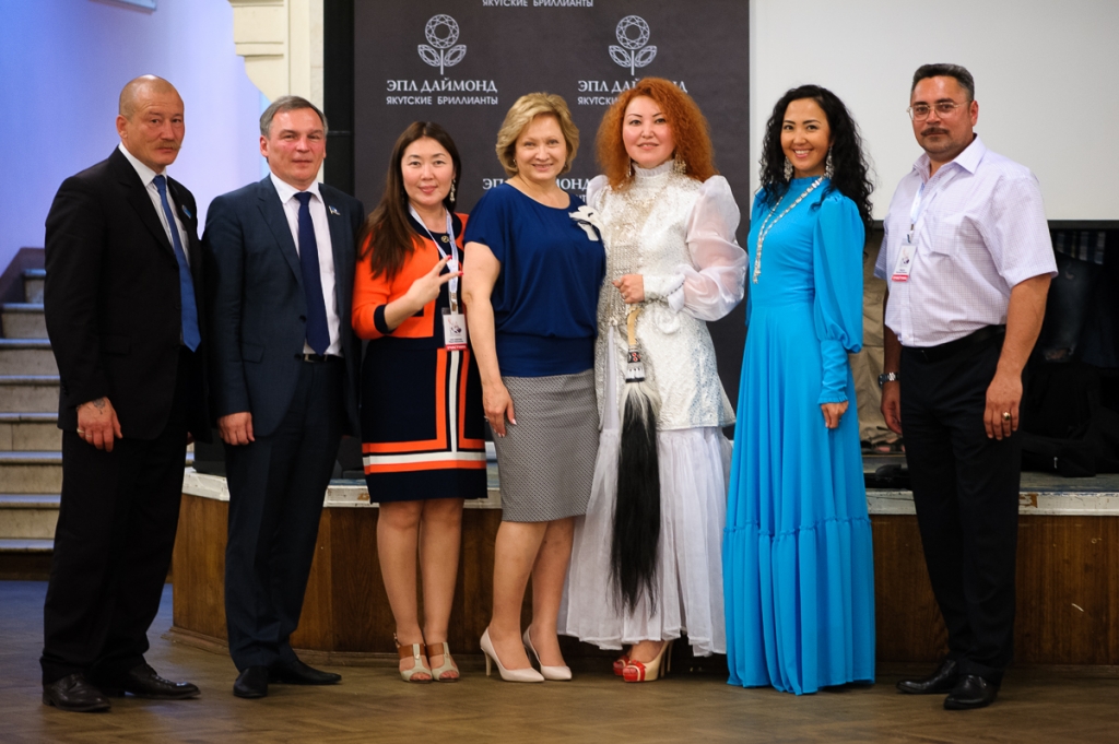 "ЭПЛ Даймонд" презентовал Общественной палате РФ промышленное достижение якутских ювелиров