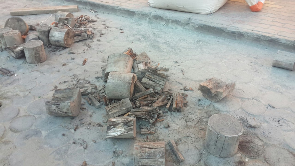 Чурочную мостовую в "Старом городе" Якутска меняют на новые чурки