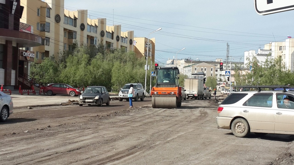 Участок дороги перекрыли на улице Ярославского в Якутске